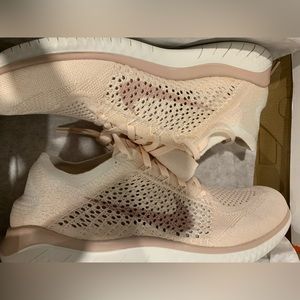 Nike women’s fly knit sneaker size 12